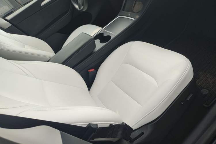 Used Tesla Model Y 2022 Long-Range All-Wheel-Drive Version Right Front Seat