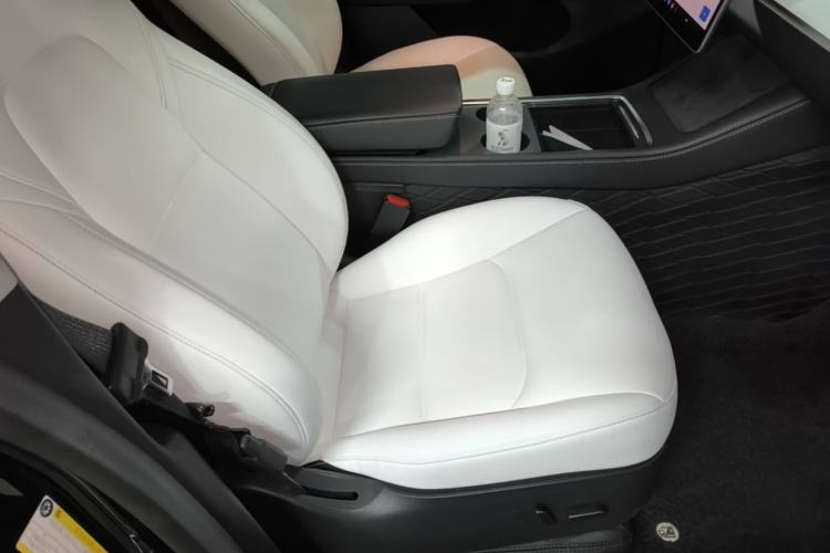 Used Tesla Model Y 2022 Performance High-Performance All-Wheel-Drive Version Right Front Seat