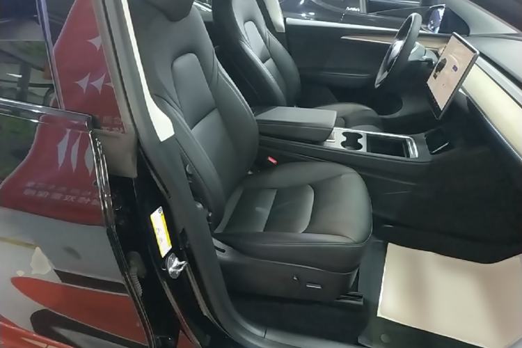 Used Tesla Model Y 2022 Rear-Wheel-Drive Version Right Front Seat