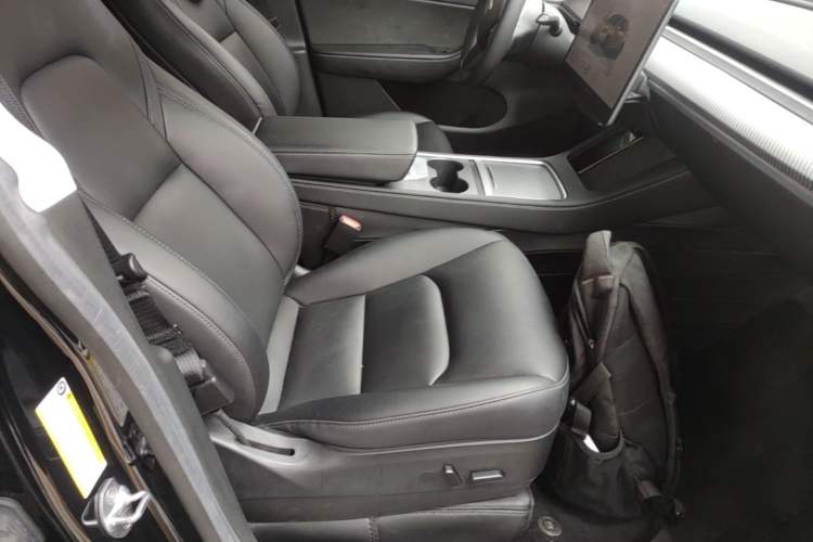 Used Tesla Model Y 2022 Rear-Wheel-Drive Version Right Front Seat