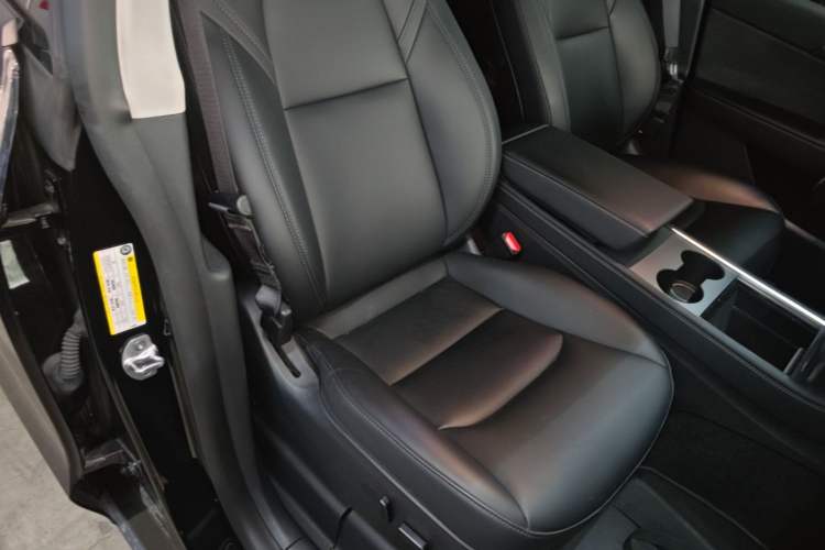 Used Tesla Model Y 2022 Long-Range All-Wheel-Drive Version Right Front Seat