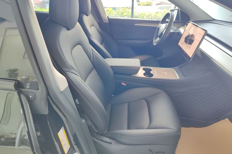 Used Tesla Model Y 2022 Long-Range All-Wheel-Drive Version Right Front Seat