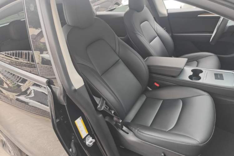 Used Tesla Model Y 2022 Rear-Wheel-Drive Version Right Front Seat