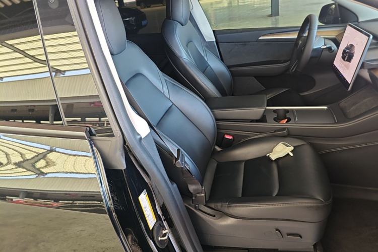 Used Tesla Model Y 2022 Long-Range All-Wheel-Drive Version Right Front Seat