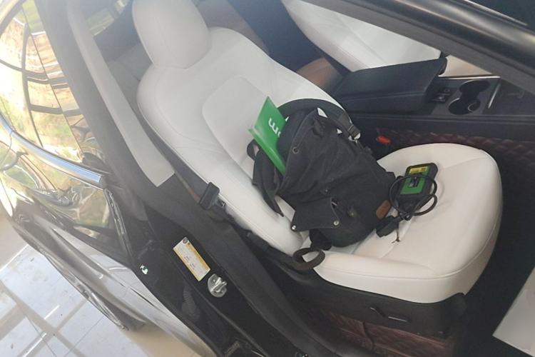 Used Tesla Model Y 2022 Rear-Wheel-Drive Version Right Front Seat