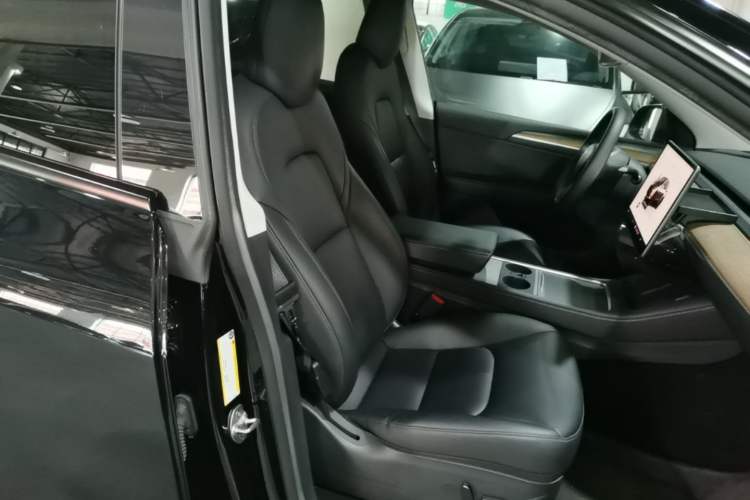 Used Tesla Model Y 2022 Rear-Wheel-Drive Version Right Front Seat