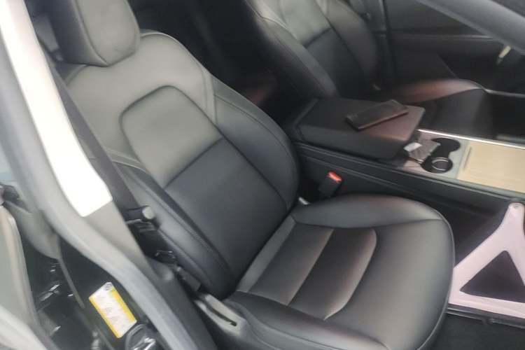Used Tesla Model Y 2022 Long-Range All-Wheel-Drive Version Right Front Seat