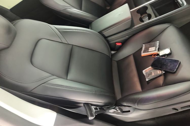 Used Tesla Model Y 2022 Rear-Wheel-Drive Version Right Front Seat