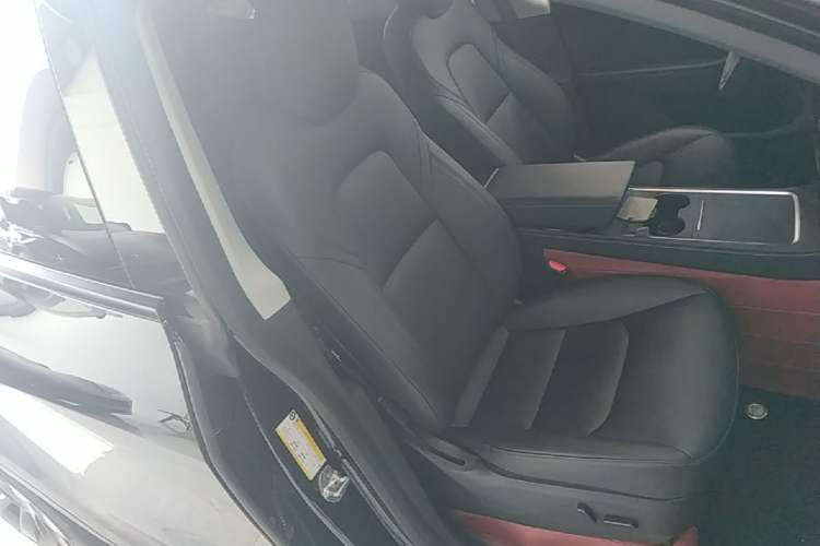 Used Tesla Model Y 2022 Rear-Wheel-Drive Version Right Front Seat