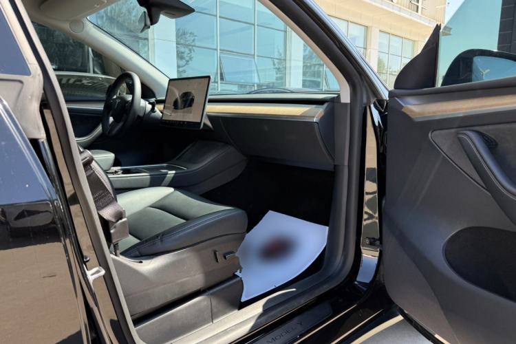 Used Tesla Model Y 2022 Rear-Wheel-Drive Version Right Front Seat
