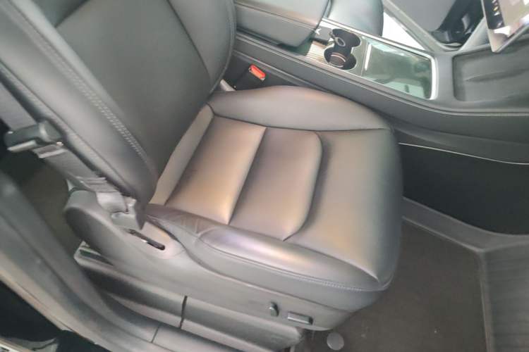 Used Tesla Model Y 2022 Rear-Wheel-Drive Version Right Front Seat