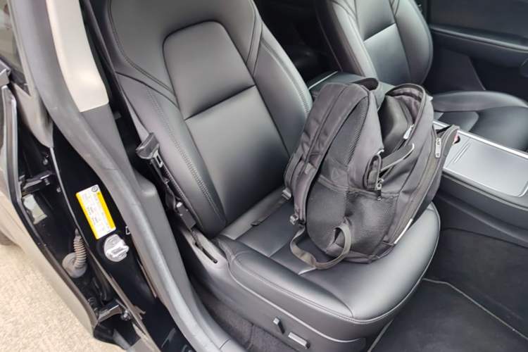 Used Tesla Model Y 2022 Rear-Wheel-Drive Version Right Front Seat