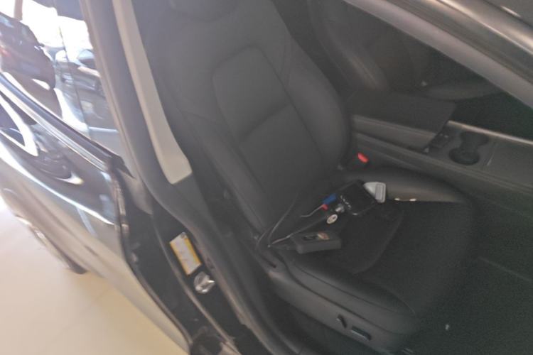 Used Tesla Model Y 2022 Rear-Wheel-Drive Version Right Front Seat