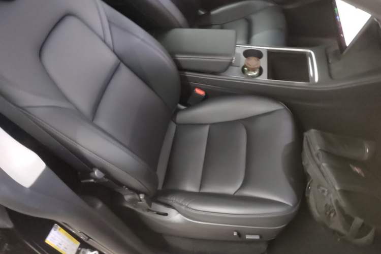 Used Tesla Model Y 2022 Rear-Wheel-Drive Version Right Front Seat