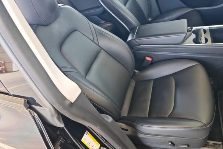 Used Tesla Model Y 2022 Rear-Wheel-Drive Version Right Front Seat