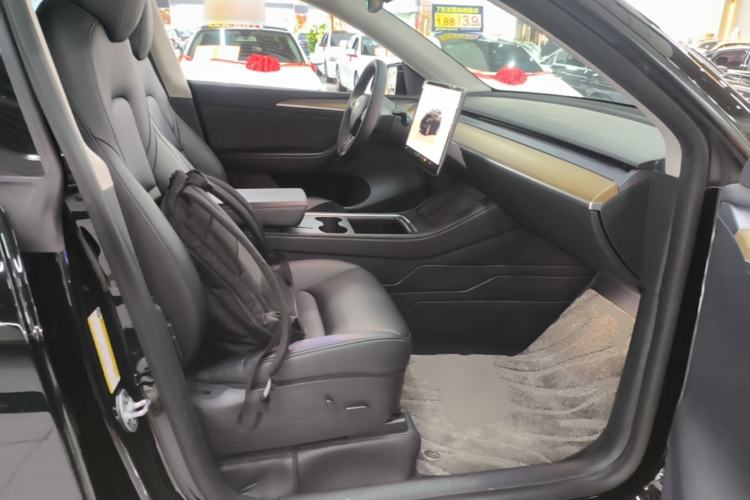 Used Tesla Model Y 2022 Long-Range All-Wheel-Drive Version Right Front Seat
