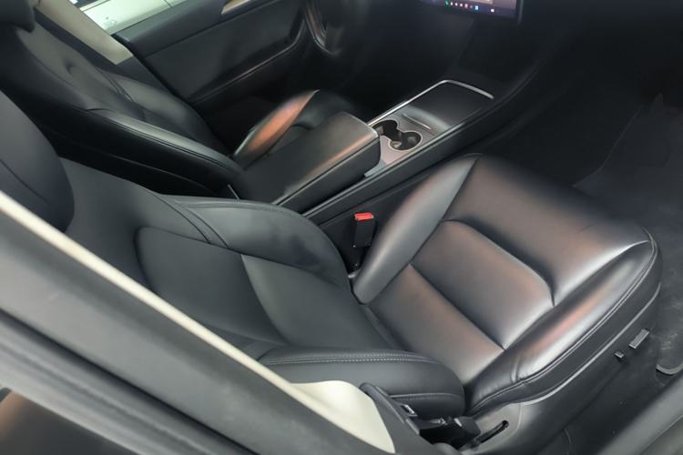 Used Tesla Model Y 2022 Rear-Wheel-Drive Version Right Front Seat