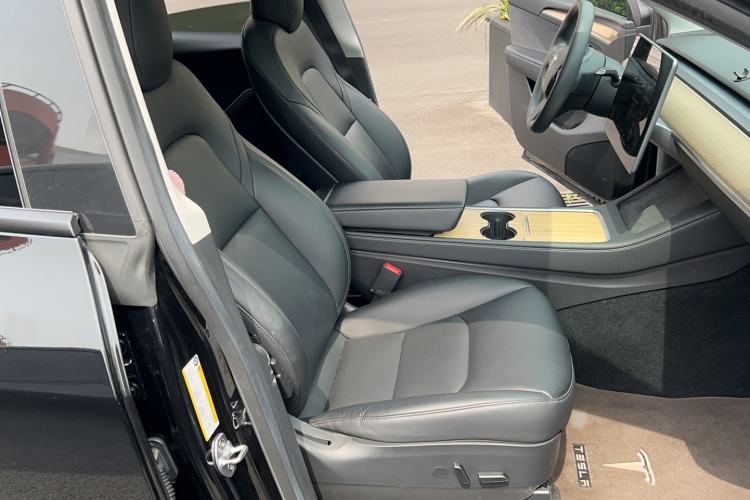 Used Tesla Model Y 2022 Long-Range All-Wheel-Drive Version Right Front Seat