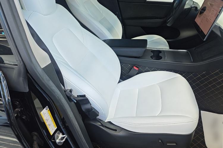 Used Tesla Model Y 2022 Long-Range All-Wheel-Drive Version Right Front Seat