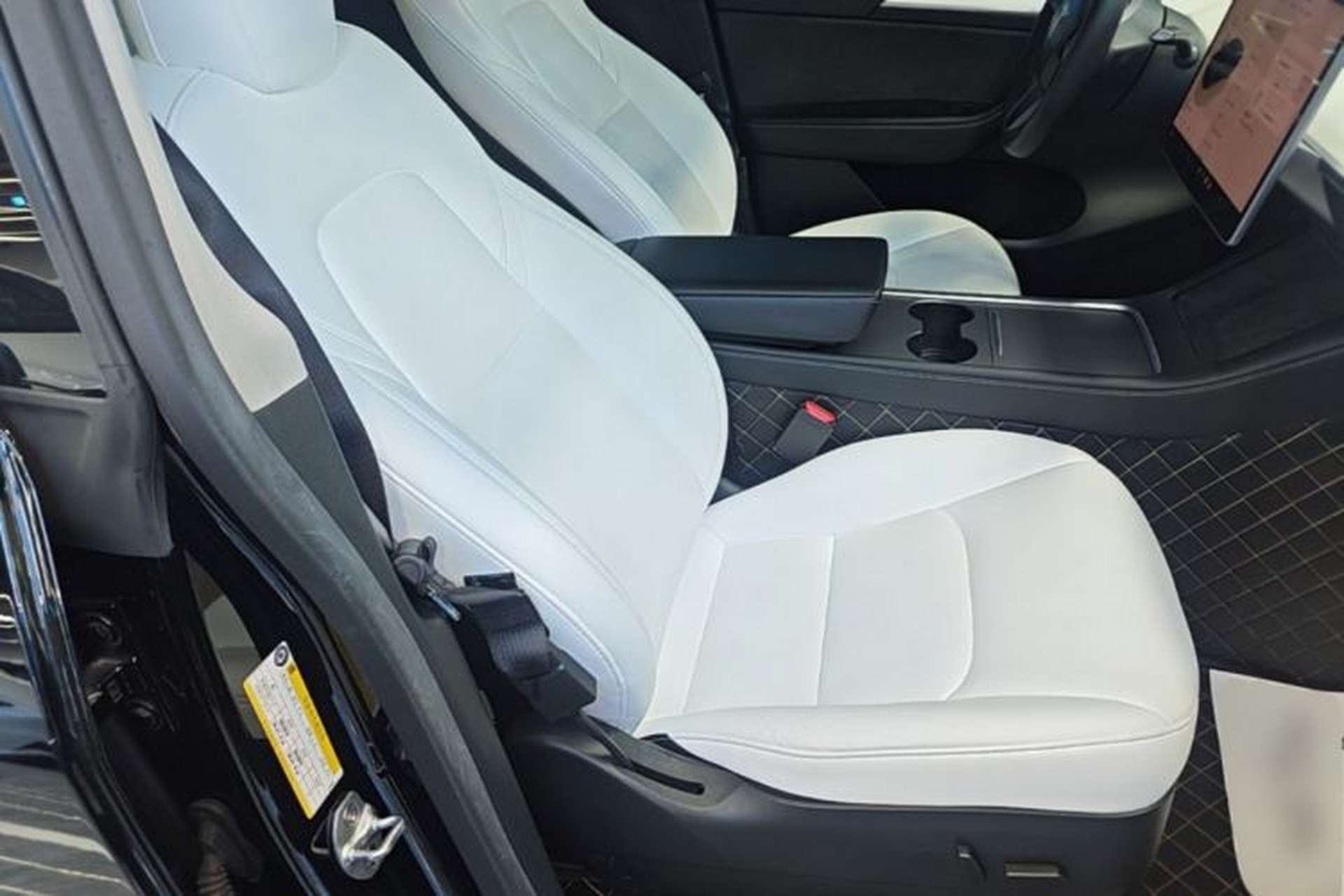 Used Tesla Model Y 2022 Long-Range All-Wheel-Drive Version Right Front Seat