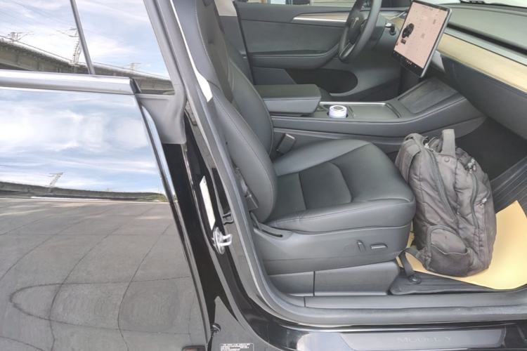 Used Tesla Model Y 2022 Rear-Wheel-Drive Version Right Front Seat