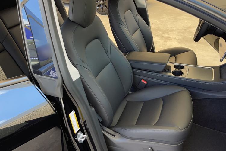 Used Tesla Model Y 2022 Rear-Wheel-Drive Version Right Front Seat