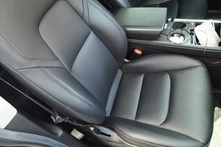 Used Tesla Model Y 2022 Rear-Wheel-Drive Version Right Front Seat