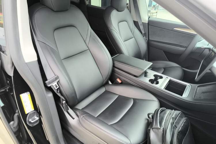 Used Tesla Model Y 2022 Rear-Wheel-Drive Version Right Front Seat
