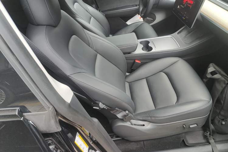 Used Tesla Model Y 2022 Rear-Wheel-Drive Version Right Front Seat