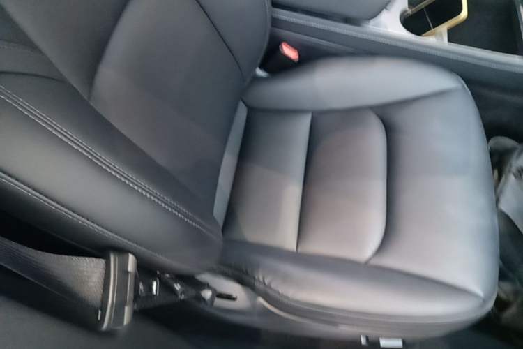 Used Tesla Model Y 2022 Long-Range All-Wheel-Drive Version Right Front Seat