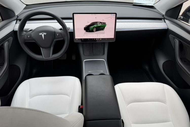 Used Tesla Model Y 2022 Rear-Wheel-Drive Version Right Front Seat