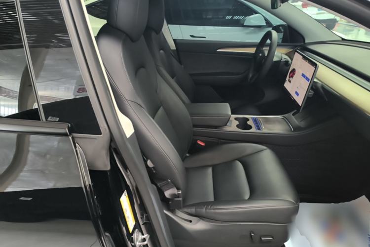 Used Tesla Model Y 2022 Long-Range All-Wheel-Drive Version Right Front Seat