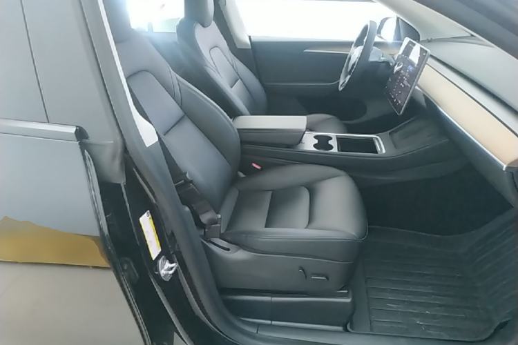 Used Tesla Model Y 2022 Rear-Wheel-Drive Version Right Front Seat