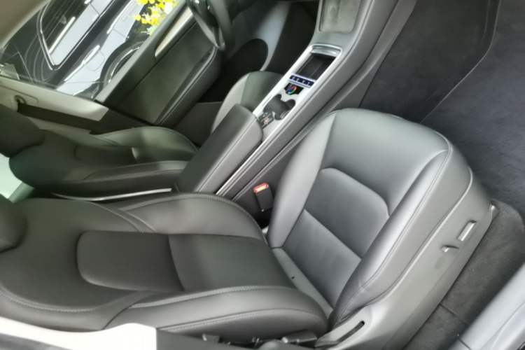 Used Tesla Model Y 2022 Rear-Wheel-Drive Version Right Front Seat