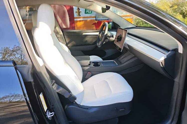 Used Tesla Model Y 2022 Rear-Wheel-Drive Version Right Front Seat