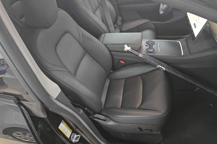 Used Tesla Model Y 2022 Rear-Wheel-Drive Version Right Front Seat