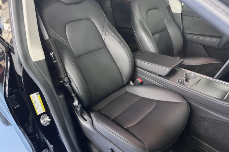 Used Tesla Model Y 2022 Rear-Wheel-Drive Version Right Front Seat