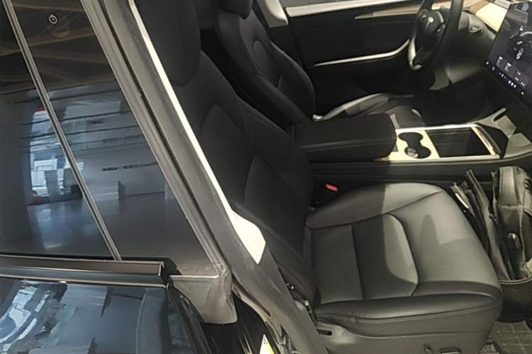 Used Tesla Model Y 2022 Rear-Wheel-Drive Version Right Front Seat