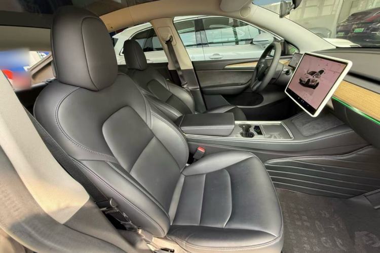 Used Tesla Model Y 2022 Performance High-Performance All-Wheel-Drive Version Right Front Seat