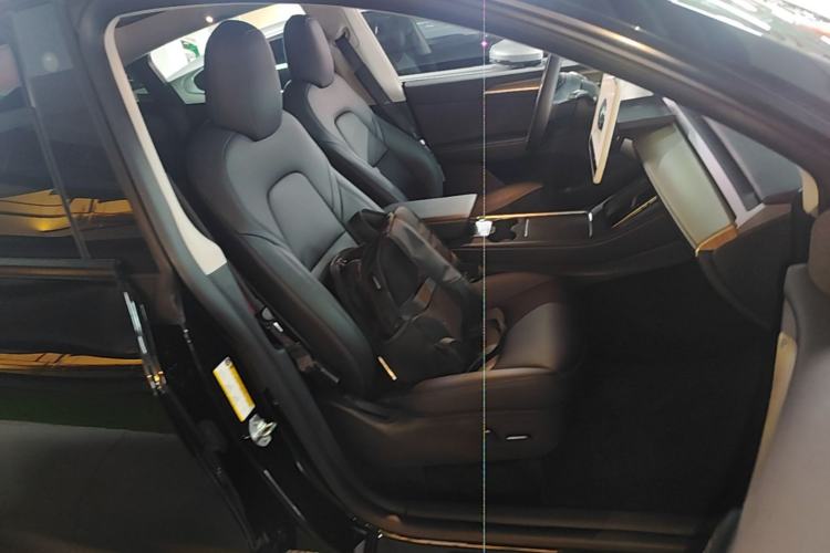 Used Tesla Model Y 2022 Rear-Wheel-Drive Version Right Front Seat