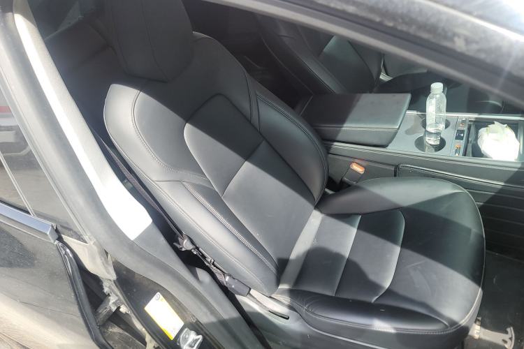 Used Tesla Model Y 2022 Rear-Wheel-Drive Version Right Front Seat