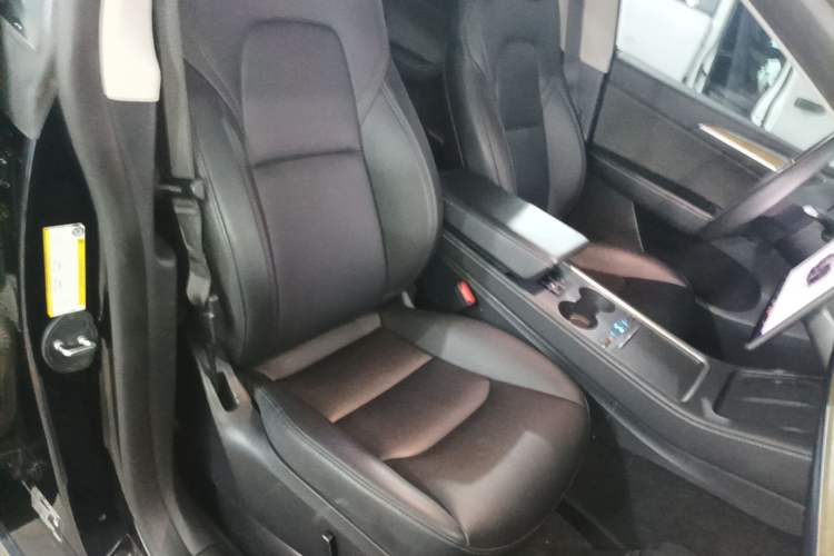 Used Tesla Model Y 2022 Long-Range All-Wheel-Drive Version Right Front Seat