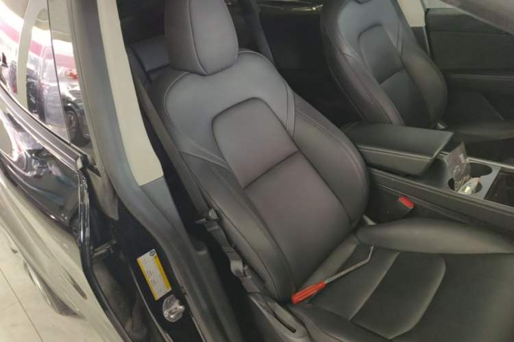 Used Tesla Model Y 2022 Rear-Wheel-Drive Version Right Front Seat