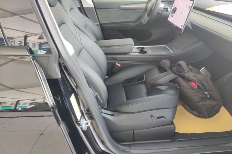 Used Tesla Model Y 2022 Rear-Wheel-Drive Version Right Front Seat