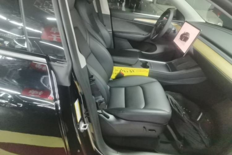 Used Tesla Model Y 2022 Rear-Wheel-Drive Version Right Front Seat
