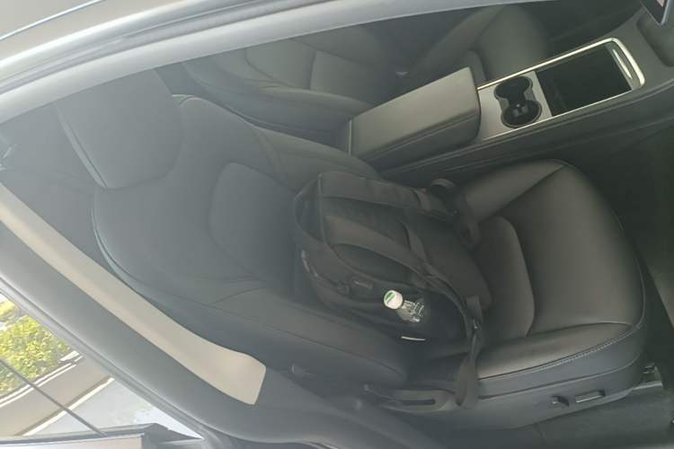 Used Tesla Model Y 2022 Rear-Wheel-Drive Version Right Front Seat
