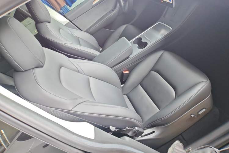 Used Tesla Model Y 2022 Long-Range All-Wheel-Drive Version Right Front Seat