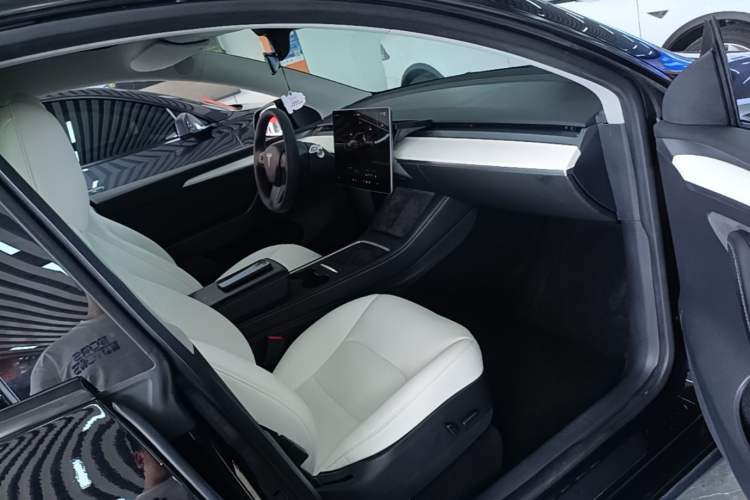 Used Tesla Model Y 2022 Rear-Wheel-Drive Version Right Front Seat