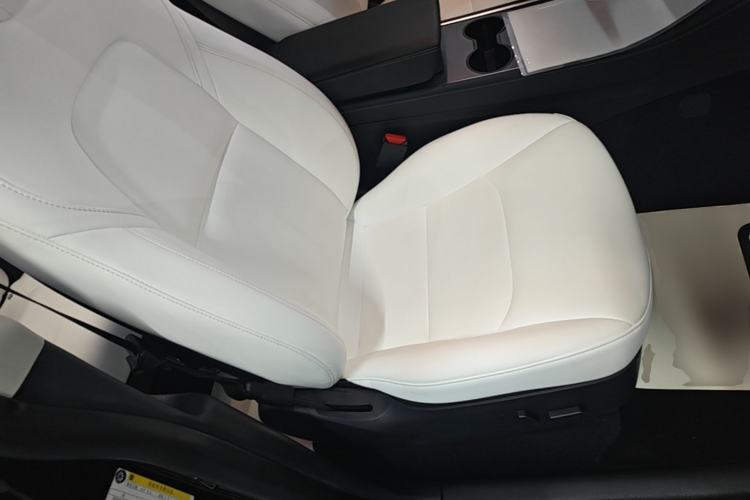 Used Tesla Model Y 2022 Rear-Wheel-Drive Version Right Front Seat