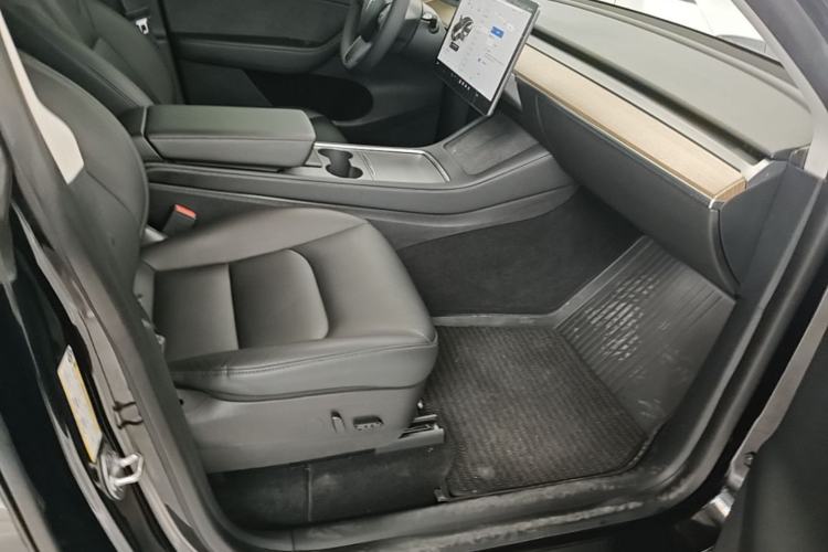 Used Tesla Model Y 2022 Rear-Wheel-Drive Version Right Front Seat